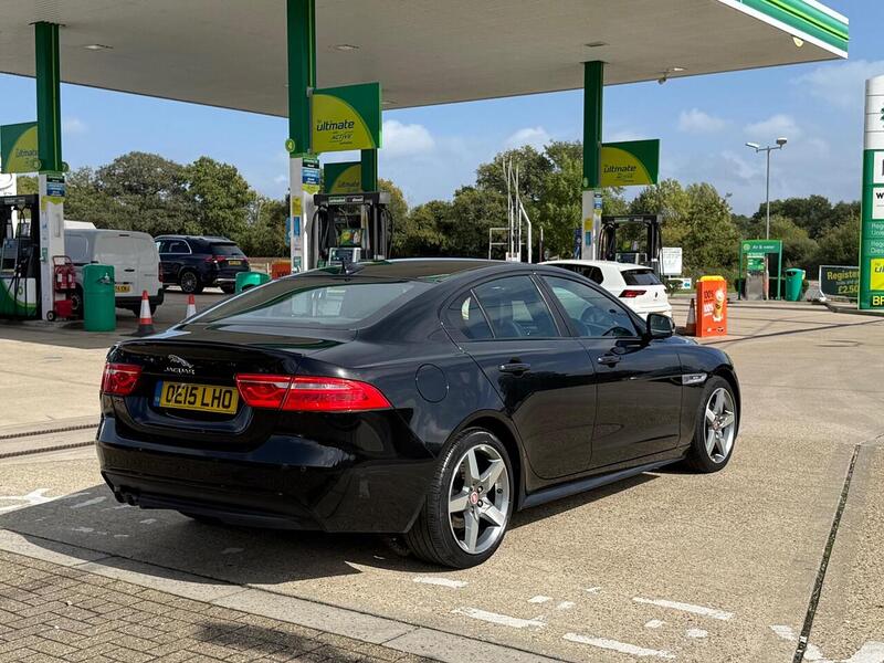 Jaguar XE 2.0d R-Sport Saloon 4dr Diesel Auto Euro 6 (s/s) (180 ps) - U10003190
