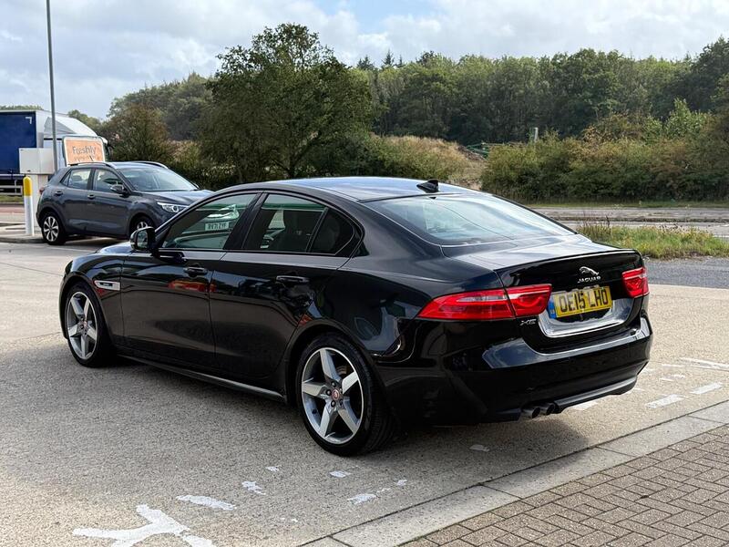 Jaguar XE 2.0d R-Sport Saloon 4dr Diesel Auto Euro 6 (s/s) (180 ps) - U10003190