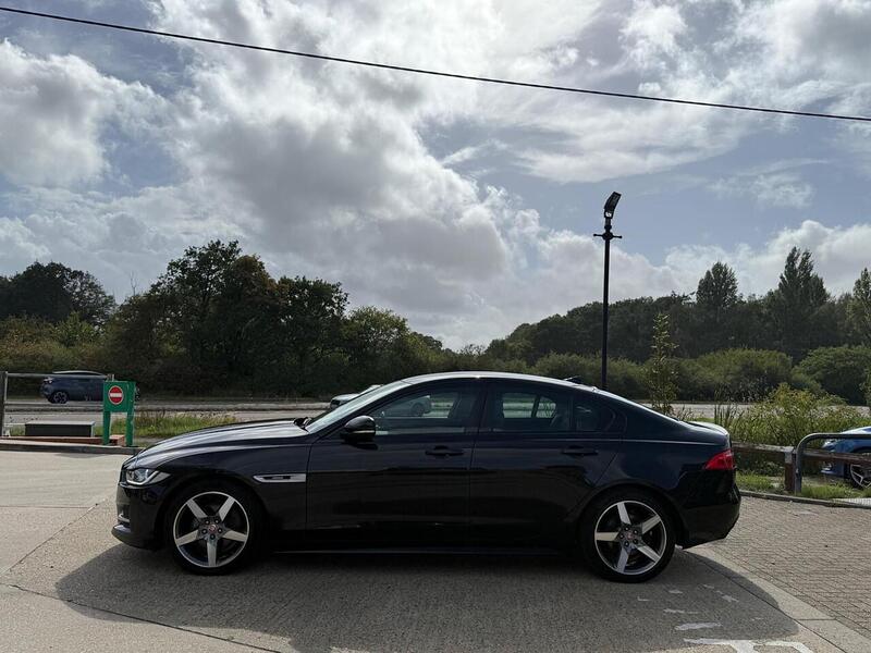 Jaguar XE 2.0d R-Sport Saloon 4dr Diesel Auto Euro 6 (s/s) (180 ps) - U10003190
