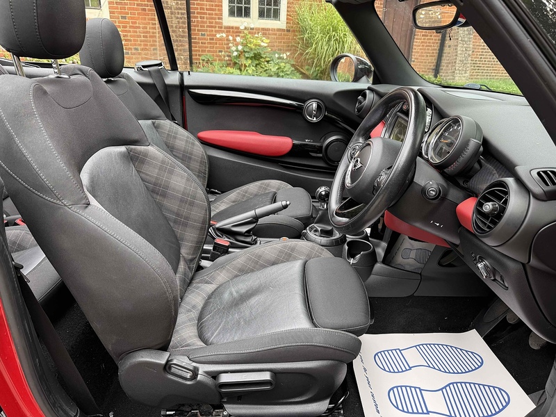 MINI Convertible 1.5 Cooper Convertible 2dr Petrol Manual Euro 6 (s/s) (136 ps) - U10003193