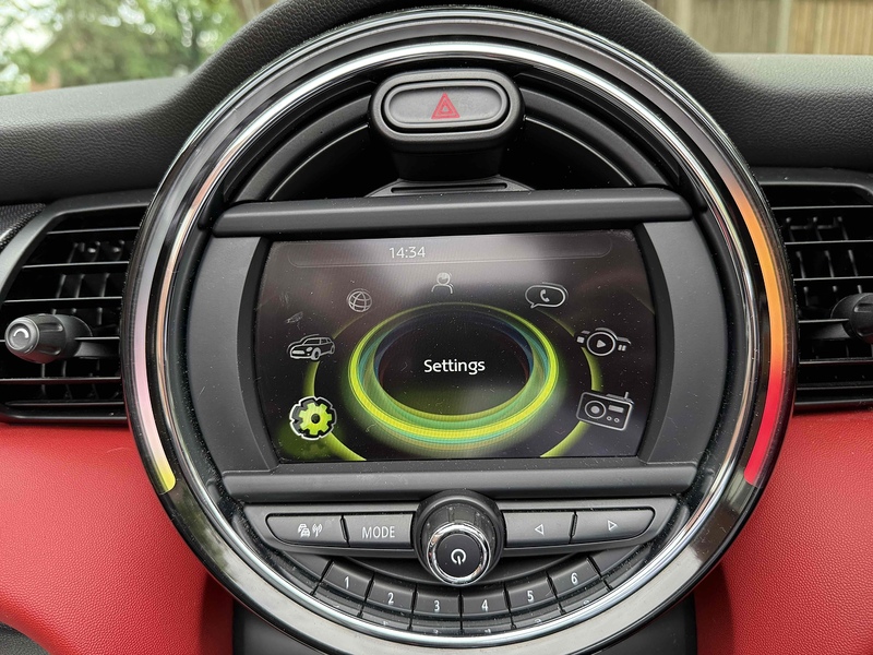MINI Convertible 1.5 Cooper Convertible 2dr Petrol Manual Euro 6 (s/s) (136 ps) - U10003193