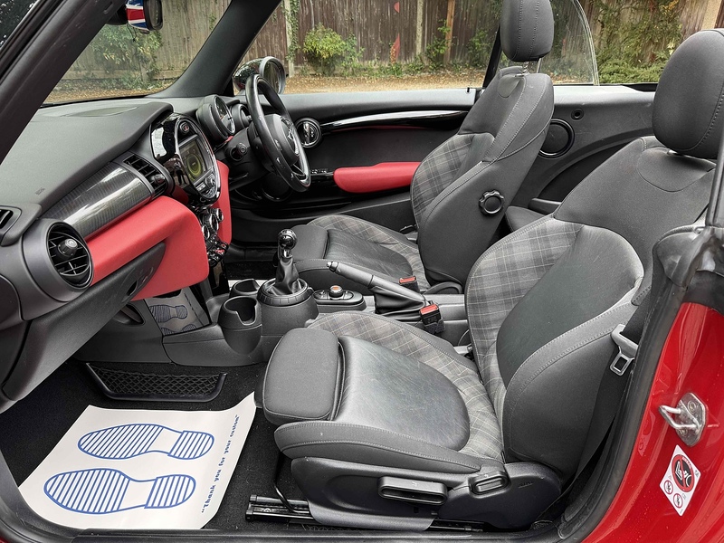 MINI Convertible 1.5 Cooper Convertible 2dr Petrol Manual Euro 6 (s/s) (136 ps) - U10003193