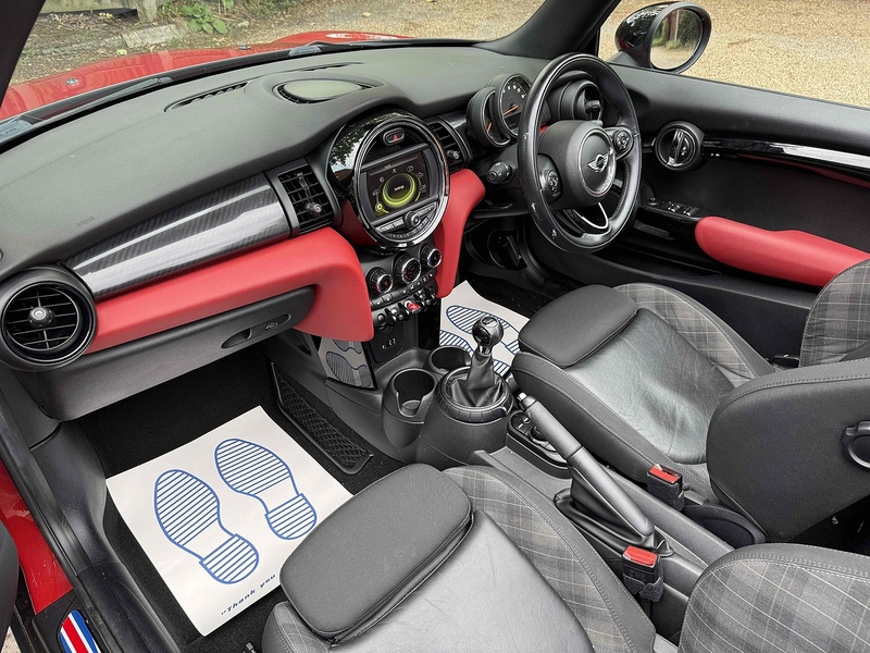 MINI Convertible 1.5 Cooper Convertible 2dr Petrol Manual Euro 6 (s/s) (136 ps) - U10003193