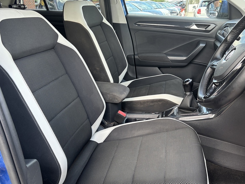 Volkswagen T-Roc 1.5 TSI EVO SEL SUV 5dr Petrol Manual Euro 6 (s/s) (150 ps) - U10003213