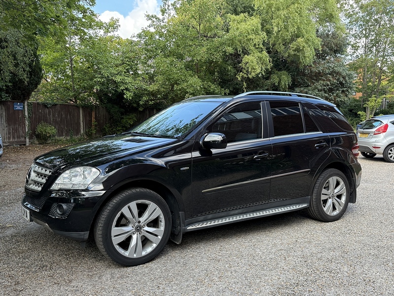 Mercedes-Benz M Class 3.0 ML350 CDI V6 BlueEfficiency Sport SUV 5dr Diesel Tiptronic 4WD Euro 5 (231 ps) - U10003222