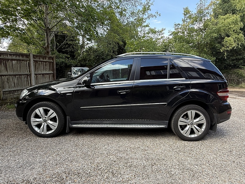Mercedes-Benz M Class 3.0 ML350 CDI V6 BlueEfficiency Sport SUV 5dr Diesel Tiptronic 4WD Euro 5 (231 ps) - U10003222