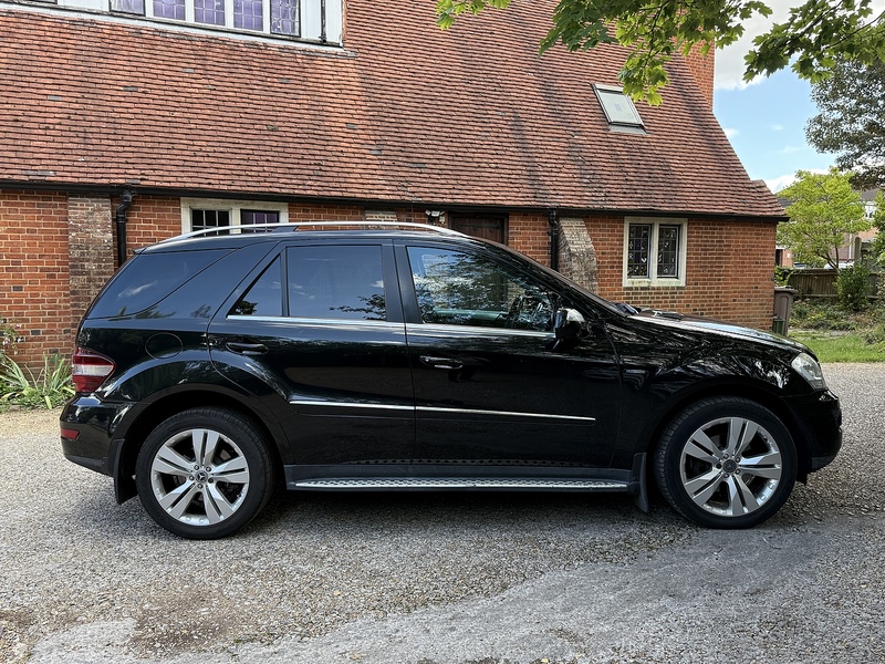Mercedes-Benz M Class 3.0 ML350 CDI V6 BlueEfficiency Sport SUV 5dr Diesel Tiptronic 4WD Euro 5 (231 ps) - U10003222