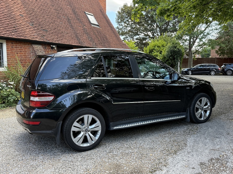Mercedes-Benz M Class 3.0 ML350 CDI V6 BlueEfficiency Sport SUV 5dr Diesel Tiptronic 4WD Euro 5 (231 ps) - U10003222
