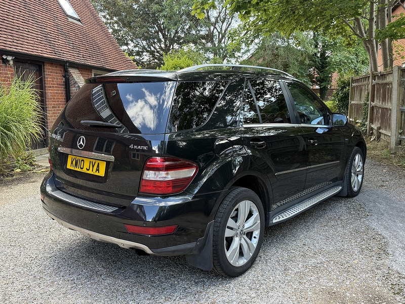 Mercedes-Benz M Class 3.0 ML350 CDI V6 BlueEfficiency Sport SUV 5dr Diesel Tiptronic 4WD Euro 5 (231 ps) - U10003222