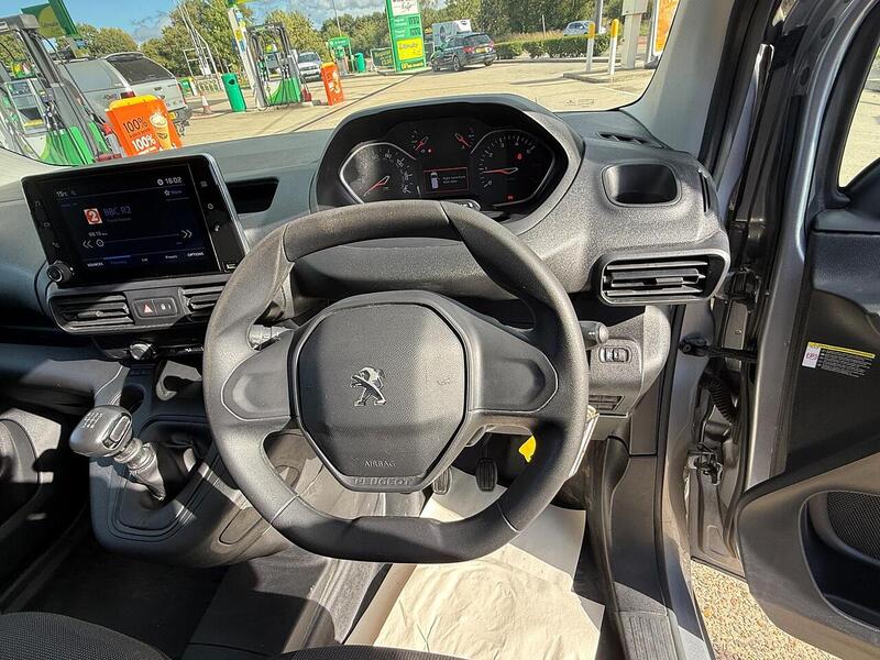 Peugeot Partner 1.5 BlueHDi 1000 Professional Premium Standard Panel Van 5dr Diesel Manual SWB Euro 6 (100 bhp) - U10003231