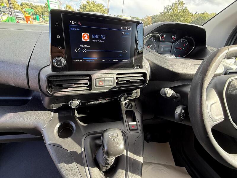 Peugeot Partner 1.5 BlueHDi 1000 Professional Premium Standard Panel Van 5dr Diesel Manual SWB Euro 6 (100 bhp) - U10003231