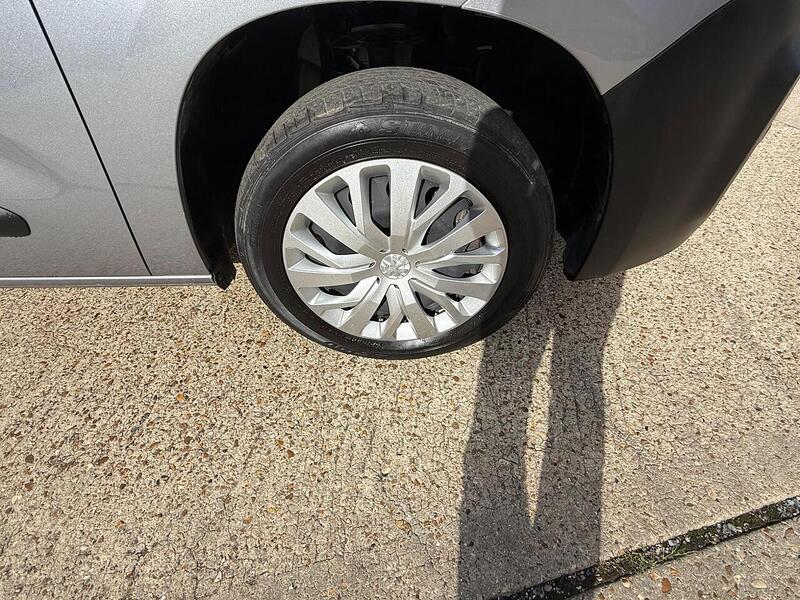 Peugeot Partner 1.5 BlueHDi 1000 Professional Premium Standard Panel Van 5dr Diesel Manual SWB Euro 6 (100 bhp) - U10003231