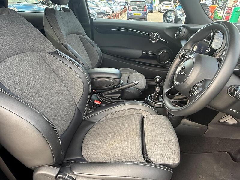 MINI Hatch 1.5 Cooper Hatchback 3dr Petrol Manual Euro 6 (s/s) (136 ps) - U10003255
