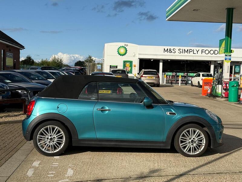 MINI Convertible 1.5 Cooper Convertible 2dr Petrol Auto Euro 6 (s/s) (136 ps) - U10003256
