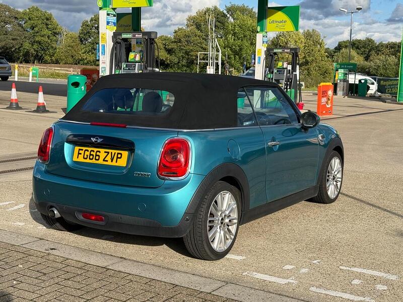 MINI Convertible 1.5 Cooper Convertible 2dr Petrol Auto Euro 6 (s/s) (136 ps) - U10003256