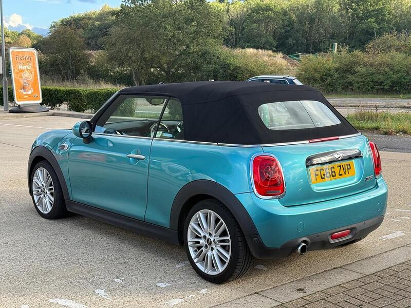 MINI Convertible 1.5 Cooper Convertible 2dr Petrol Auto Euro 6 (s/s) (136 ps) - U10003256