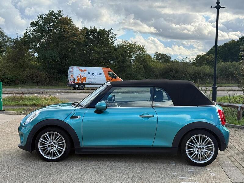 MINI Convertible 1.5 Cooper Convertible 2dr Petrol Auto Euro 6 (s/s) (136 ps) - U10003256