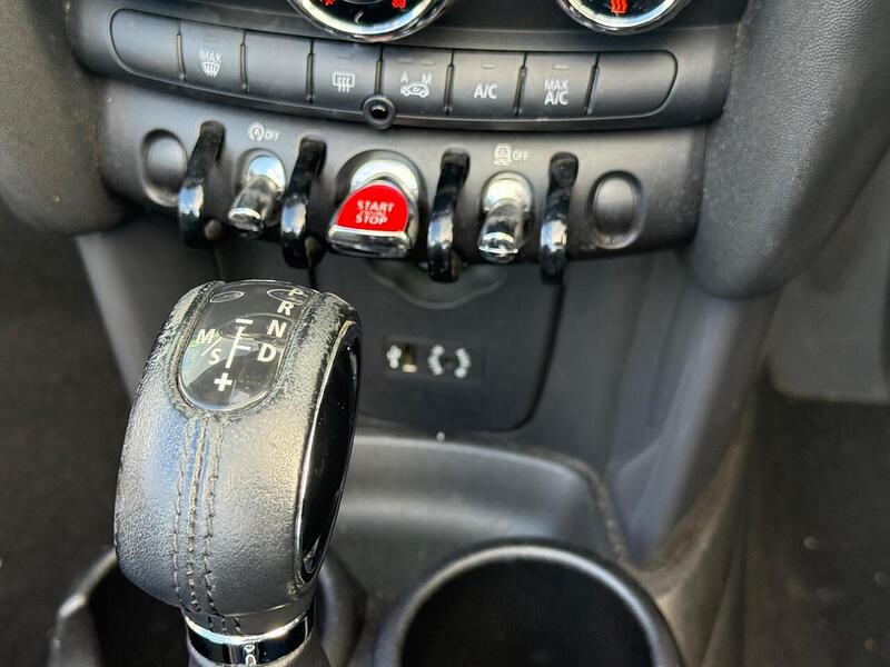 MINI Convertible 1.5 Cooper Convertible 2dr Petrol Auto Euro 6 (s/s) (136 ps) - U10003256