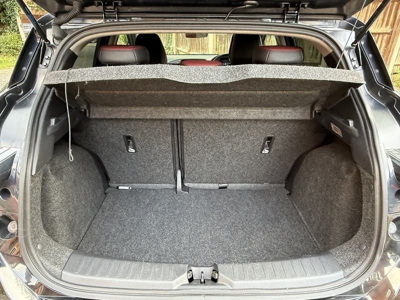 Nissan Micra 0.9 IG-T Tekna Hatchback 5dr Petrol Manual Euro 6 (s/s) (90 ps) - U10003262