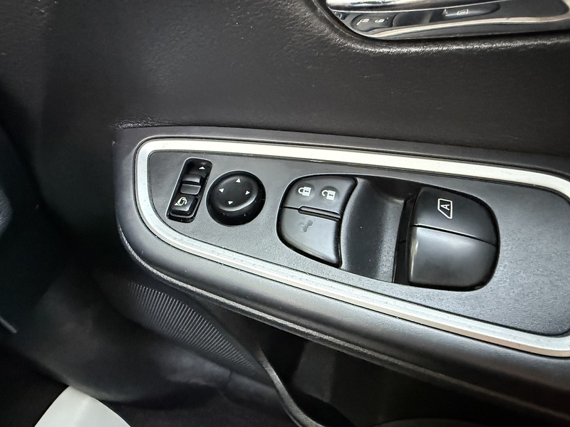 Nissan Micra 0.9 IG-T Tekna Hatchback 5dr Petrol Manual Euro 6 (s/s) (90 ps) - U10003262