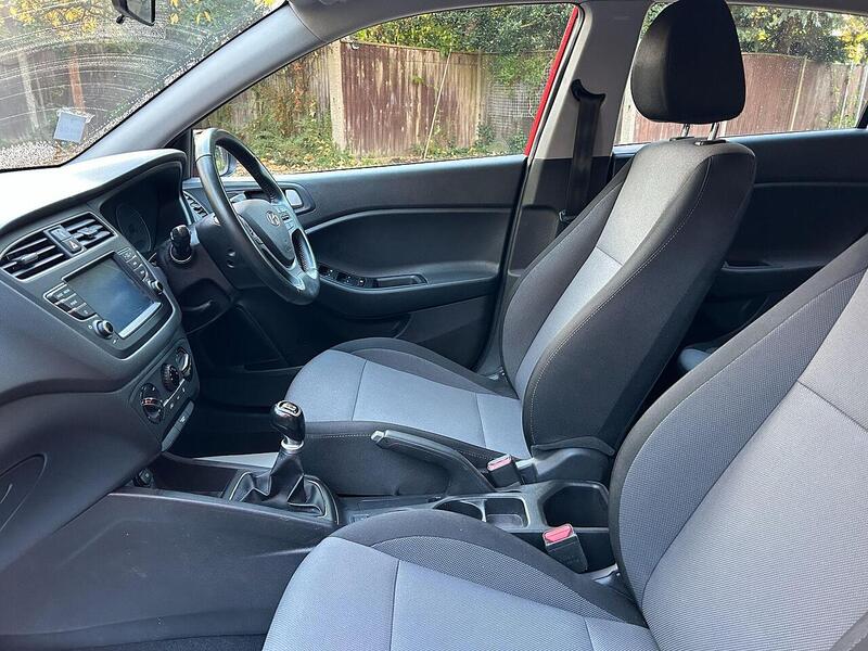 Hyundai i20 1.2 SE Launch Edition Hatchback 5dr Petrol Manual Euro 6 (s/s) (84 ps) - U10003271