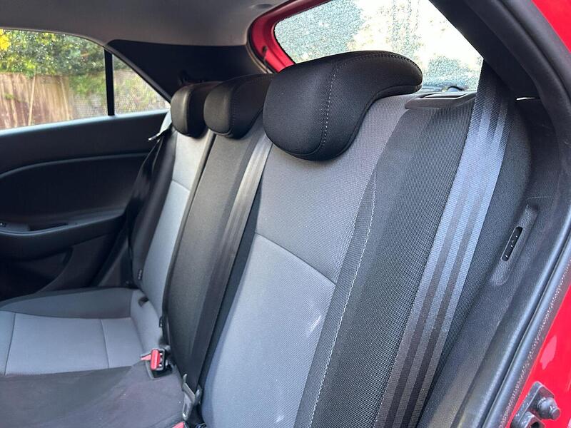 Hyundai i20 1.2 SE Launch Edition Hatchback 5dr Petrol Manual Euro 6 (s/s) (84 ps) - U10003271