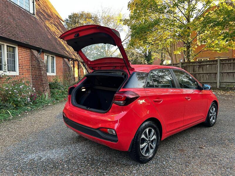 Hyundai i20 1.2 SE Launch Edition Hatchback 5dr Petrol Manual Euro 6 (s/s) (84 ps) - U10003271