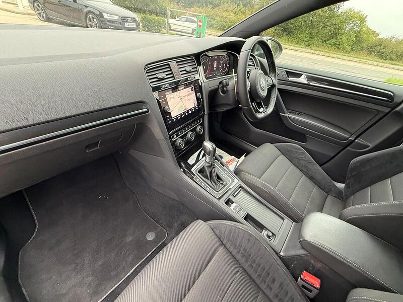 Volkswagen Golf 2.0 TSI R Estate 5dr Petrol DSG 4Motion Euro 6 (s/s) (310 ps) - U10003275