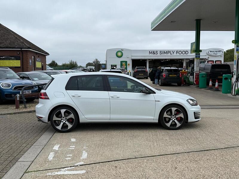 Volkswagen Golf 2.0 TSI BlueMotion Tech GTI Hatchback 5dr Petrol DSG Euro 6 (s/s) (220 ps) - U10003277
