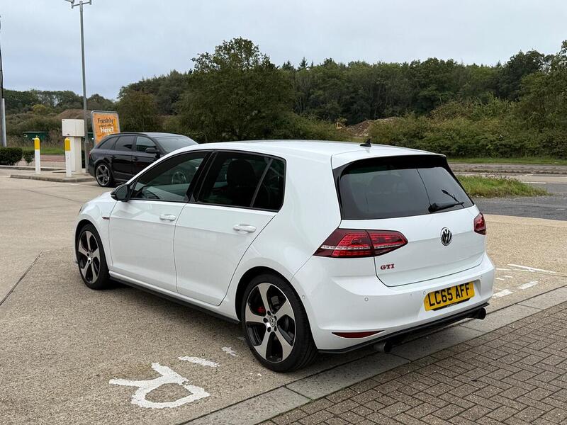 Volkswagen Golf 2.0 TSI BlueMotion Tech GTI Hatchback 5dr Petrol DSG Euro 6 (s/s) (220 ps) - U10003277