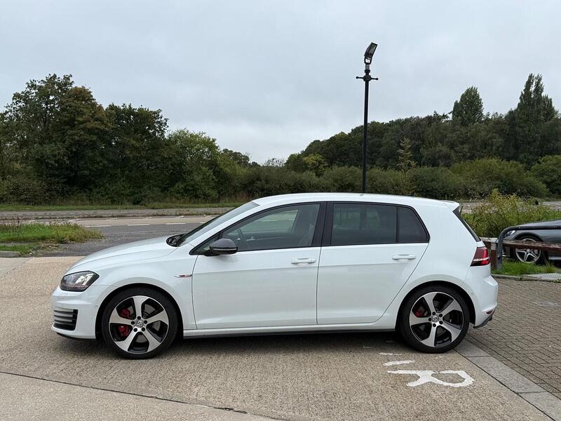 Volkswagen Golf 2.0 TSI BlueMotion Tech GTI Hatchback 5dr Petrol DSG Euro 6 (s/s) (220 ps) - U10003277