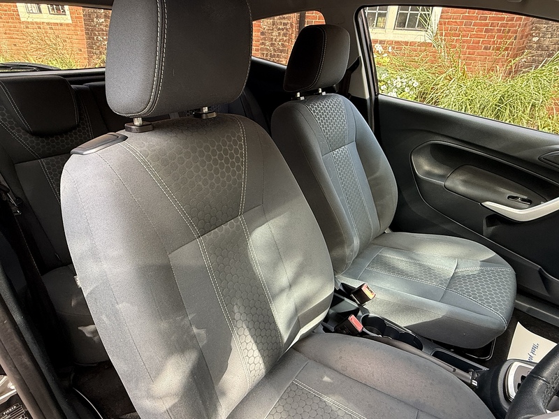 Ford Fiesta 1.4 Titanium Hatchback 3dr Petrol Automatic (149 g/km, 94 bhp) - U10003279