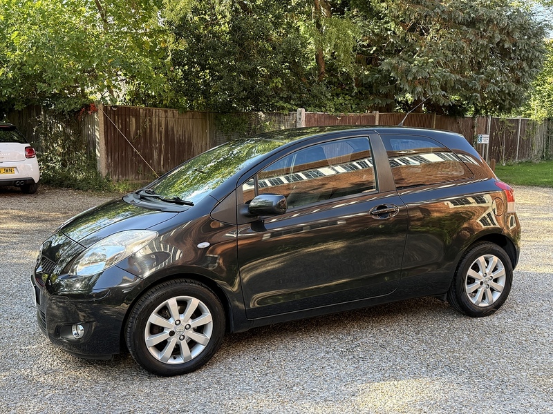 Toyota Yaris 1.33 Dual VVT-i T Spirit Hatchback 3dr Petrol Manual Euro 5 (s/s) (101 ps) - U10003323