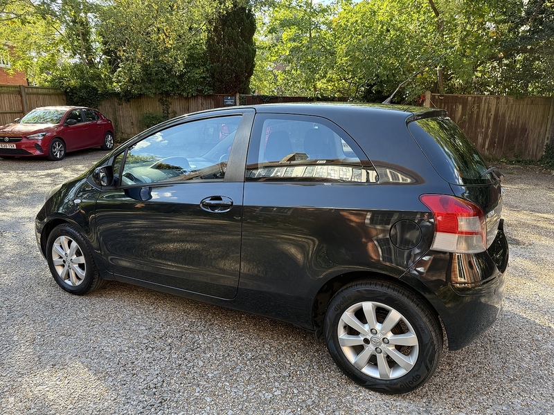 Toyota Yaris 1.33 Dual VVT-i T Spirit Hatchback 3dr Petrol Manual Euro 5 (s/s) (101 ps) - U10003323