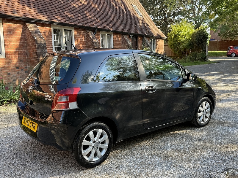 Toyota Yaris 1.33 Dual VVT-i T Spirit Hatchback 3dr Petrol Manual Euro 5 (s/s) (101 ps) - U10003323