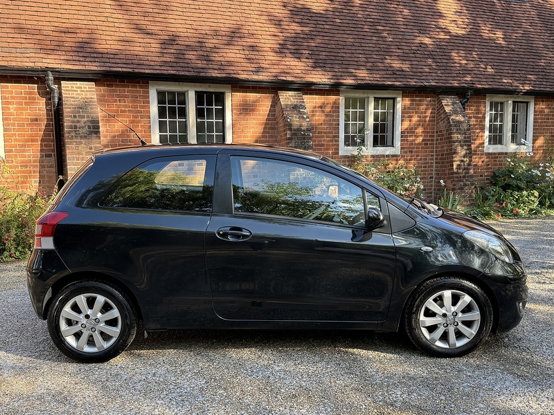 Toyota Yaris 1.33 Dual VVT-i T Spirit Hatchback 3dr Petrol Manual Euro 5 (s/s) (101 ps) - U10003323