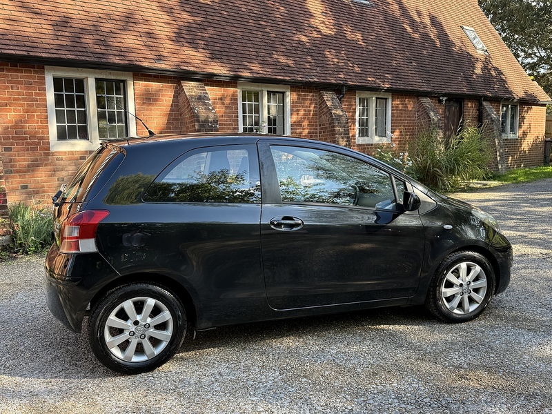 Toyota Yaris 1.33 Dual VVT-i T Spirit Hatchback 3dr Petrol Manual Euro 5 (s/s) (101 ps) - U10003323
