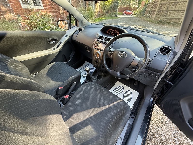 Toyota Yaris 1.33 Dual VVT-i T Spirit Hatchback 3dr Petrol Manual Euro 5 (s/s) (101 ps) - U10003323