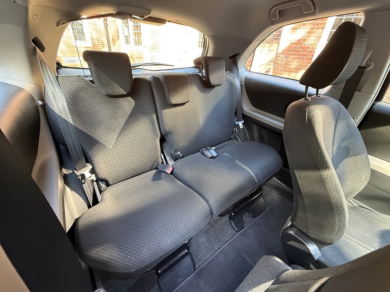 Toyota Yaris 1.33 Dual VVT-i T Spirit Hatchback 3dr Petrol Manual Euro 5 (s/s) (101 ps) - U10003323