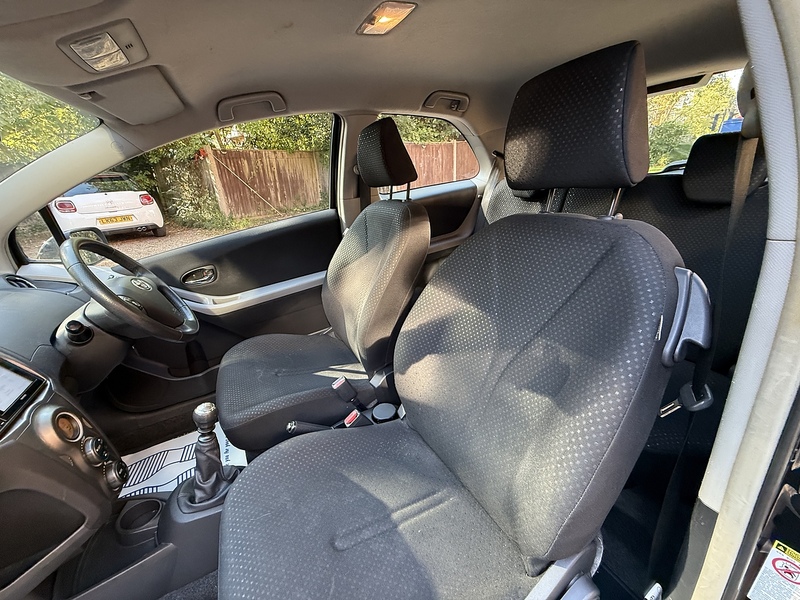 Toyota Yaris 1.33 Dual VVT-i T Spirit Hatchback 3dr Petrol Manual Euro 5 (s/s) (101 ps) - U10003323
