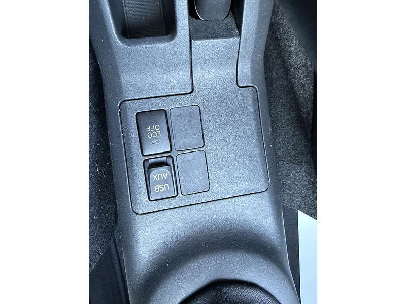 Toyota Yaris 1.33 Dual VVT-i T Spirit Hatchback 3dr Petrol Manual Euro 5 (s/s) (101 ps) - U10003323