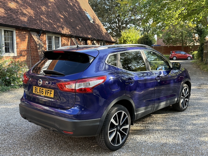 Nissan Qashqai 1.2 DIG-T Tekna SUV 5dr Petrol XTRON 2WD Euro 6 (s/s) (115 ps) - U10003340