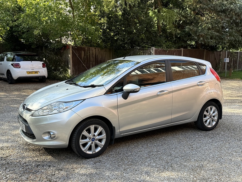 Ford Fiesta 1.25 Zetec Hatchback 5dr Petrol Manual (129 g/km, 81 bhp) - U10003348