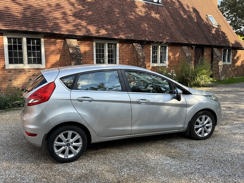 Ford Fiesta 1.25 Zetec Hatchback 5dr Petrol Manual (129 g/km, 81 bhp) - U10003348
