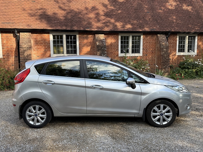 Ford Fiesta 1.25 Zetec Hatchback 5dr Petrol Manual (129 g/km, 81 bhp) - U10003348
