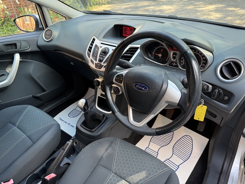 Ford Fiesta 1.25 Zetec Hatchback 5dr Petrol Manual (129 g/km, 81 bhp) - U10003348