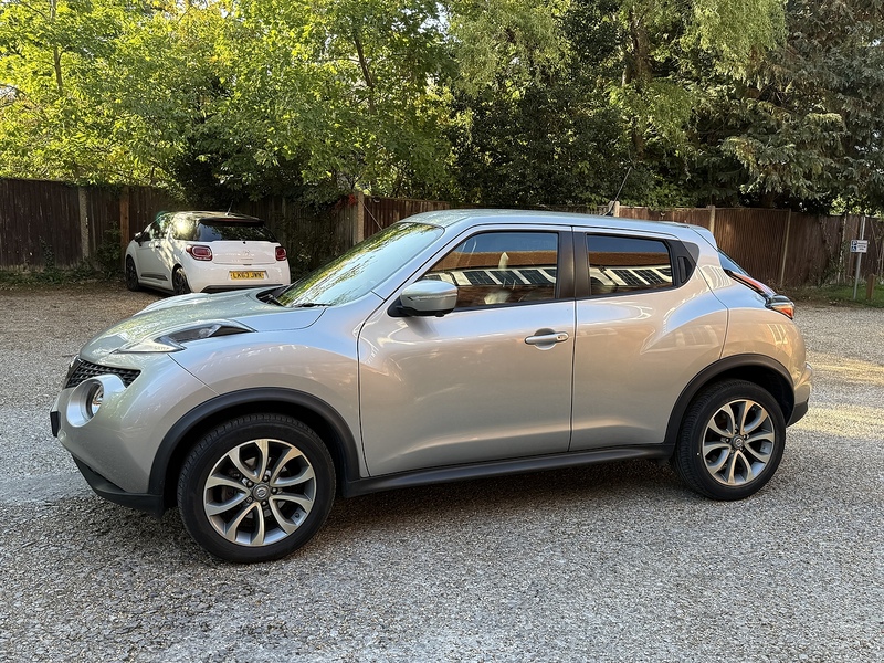 Nissan Juke 1.2 DIG-T Tekna SUV 5dr Petrol Manual Euro 5 (s/s) Euro 5 (115 ps) - U10003349