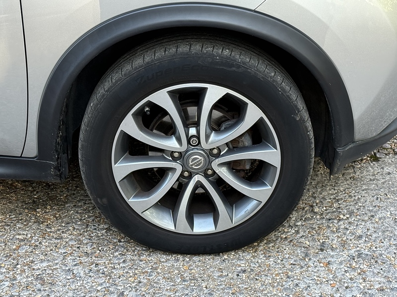 Nissan Juke 1.2 DIG-T Tekna SUV 5dr Petrol Manual Euro 5 (s/s) Euro 5 (115 ps) - U10003349