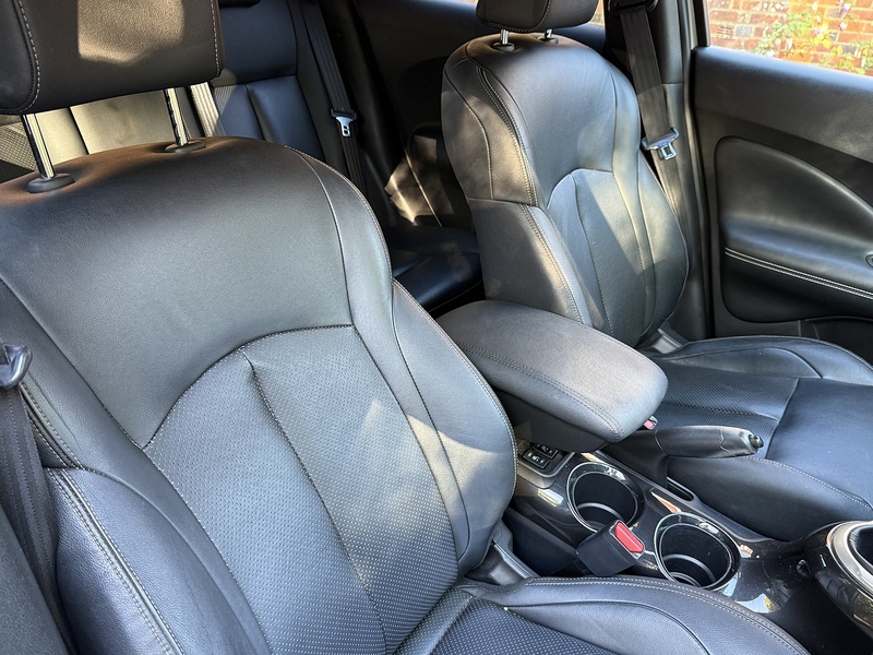 Nissan Juke 1.2 DIG-T Tekna SUV 5dr Petrol Manual Euro 5 (s/s) Euro 5 (115 ps) - U10003349