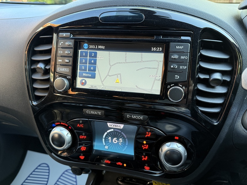 Nissan Juke 1.2 DIG-T Tekna SUV 5dr Petrol Manual Euro 5 (s/s) Euro 5 (115 ps) - U10003349